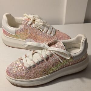 Blondo NWT 7.5 Pink Glitter Sneakers